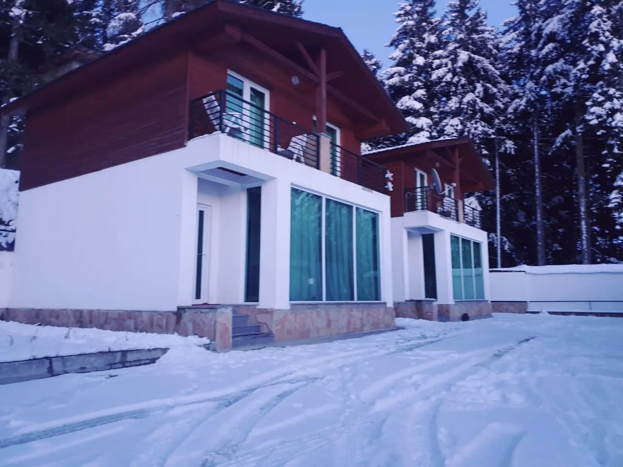 ორსაძინებლიანი კოტეჯი ბაკურიანში K-32-2B ფოტო 1