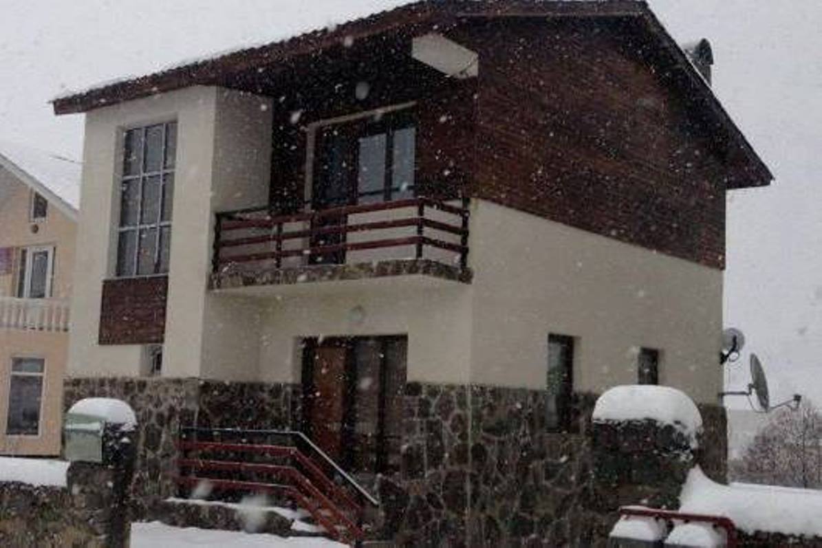 ორსაძინებლიანი კოტეჯი დიდველის საბაგიროსთან ბაკურიანში